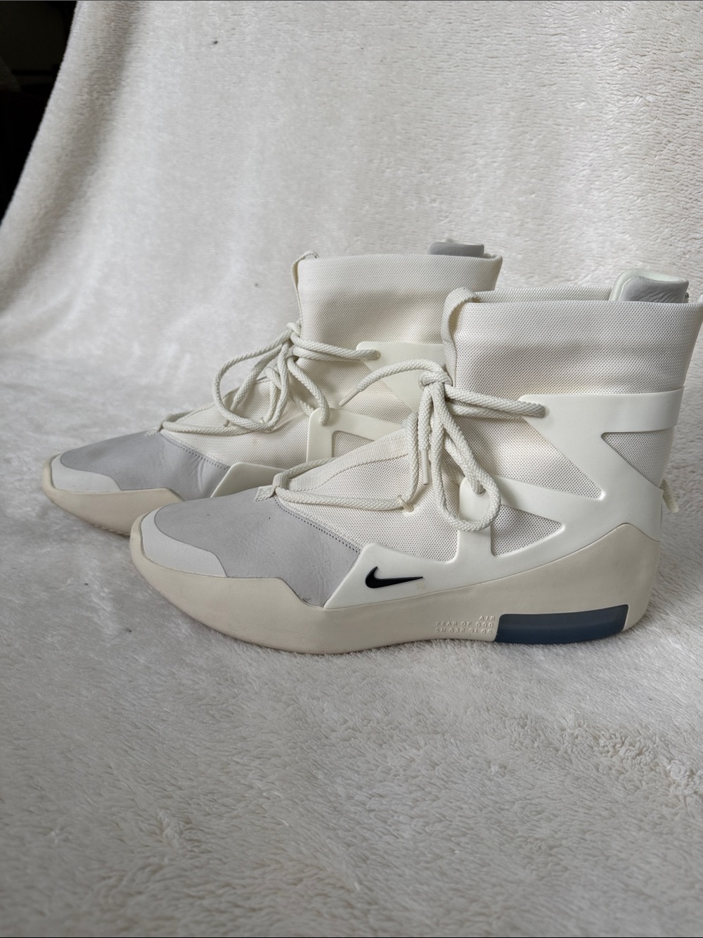 Men’s Nike fear of God 1 High-Top Sneakers in White and Light Gray